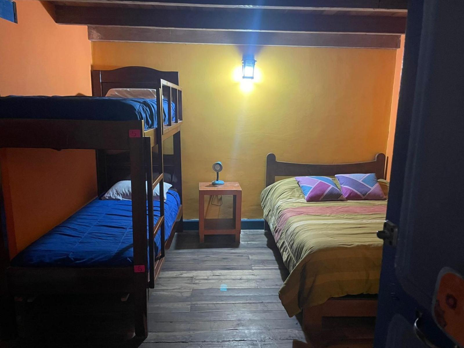 Hostal Cafe Tiana Латакунга Экстерьер фото